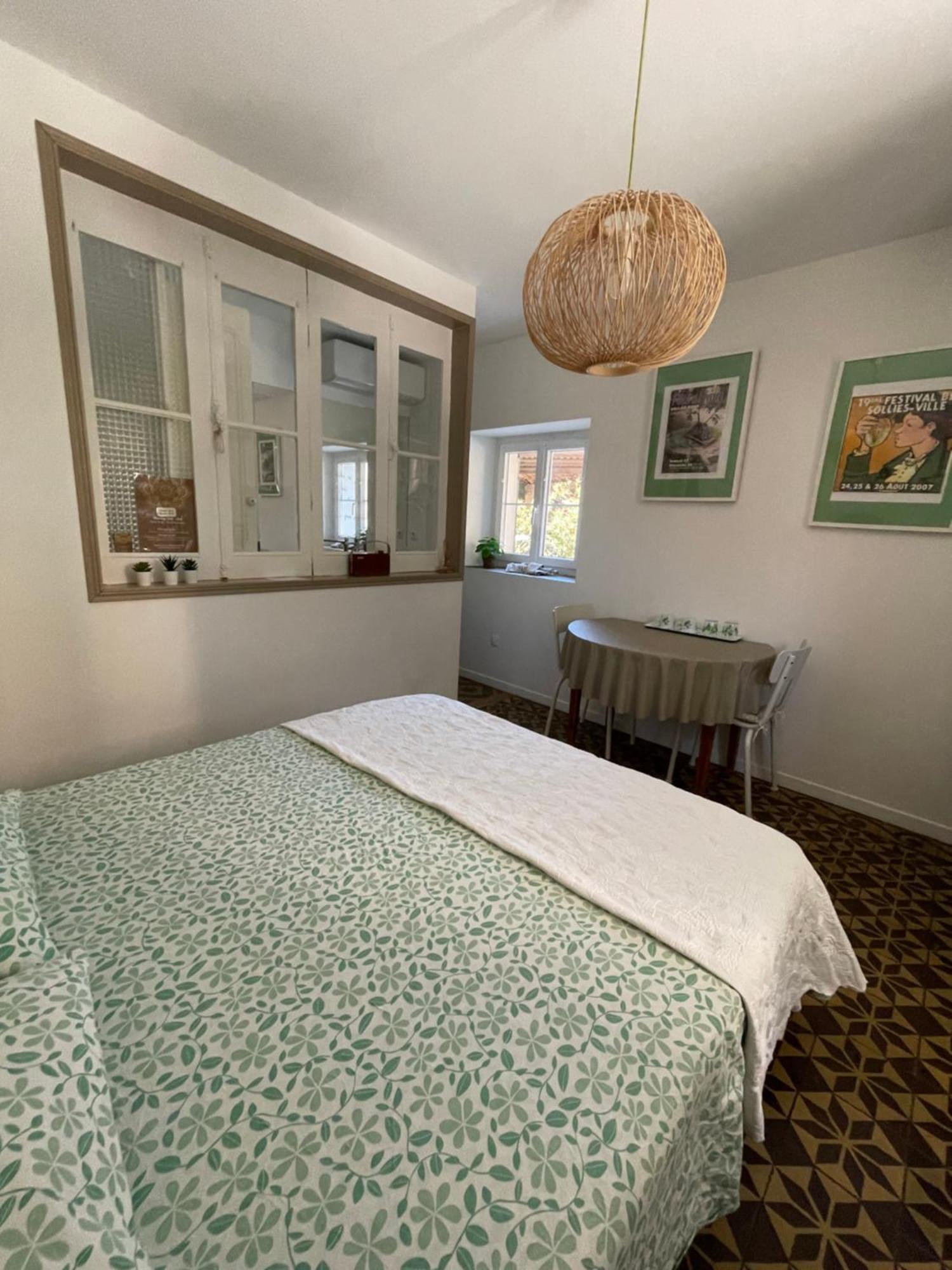 Le Bourguet Bed & Breakfast Sollies Pont Bagian luar foto